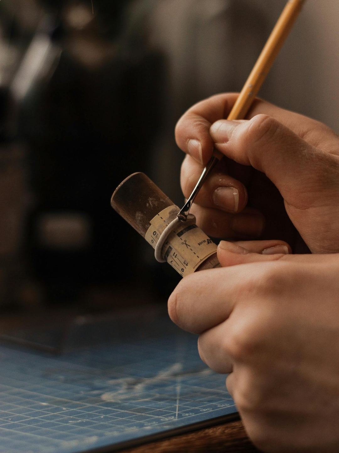 Ring Size Guide 2025: Measure at Home, Nail Wide-Band Fit, and Know When to Resize