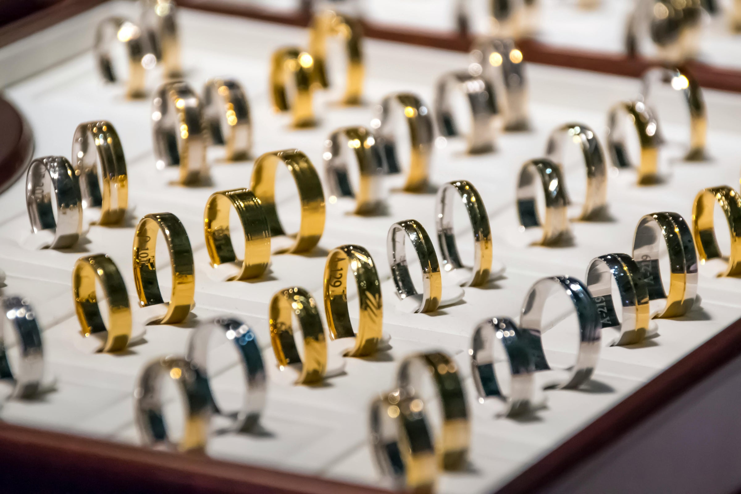 Moissanite vs. Diamond: Which Stone Is Right for You?