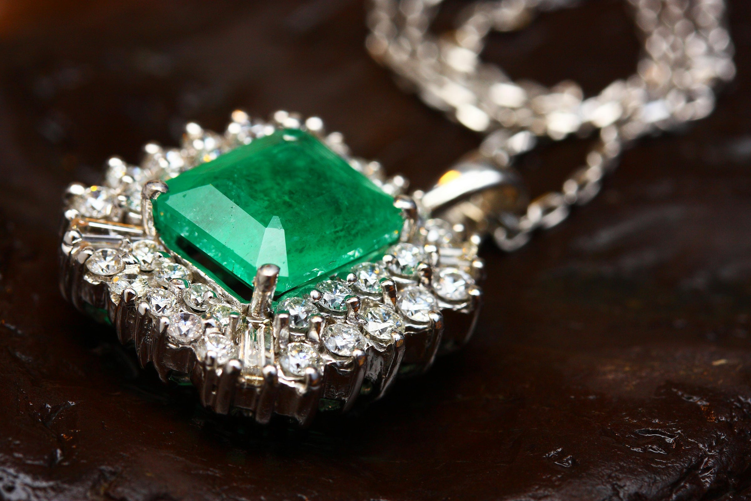 Gemstone Treatments, Decoded: Heat, HPHT, Irradiation, Oiling, and Filling—What They Mean for Beauty, Value, and Care