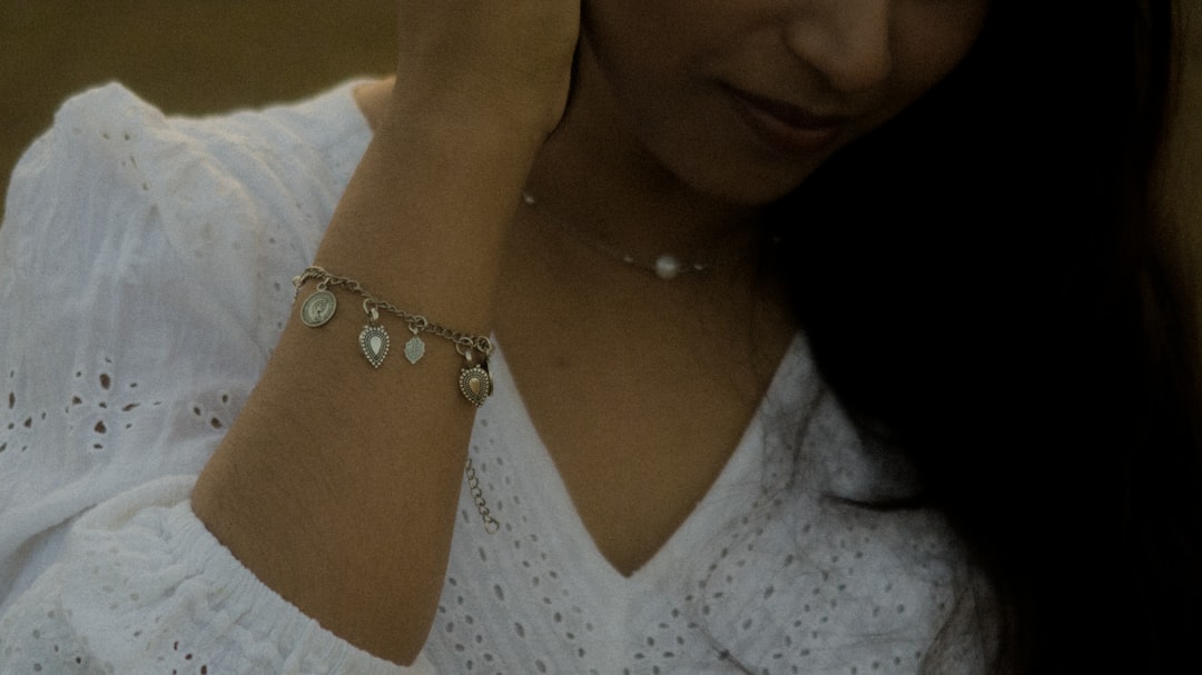 5 Keys to the Perfect Jewelry for Sensitive Skin
