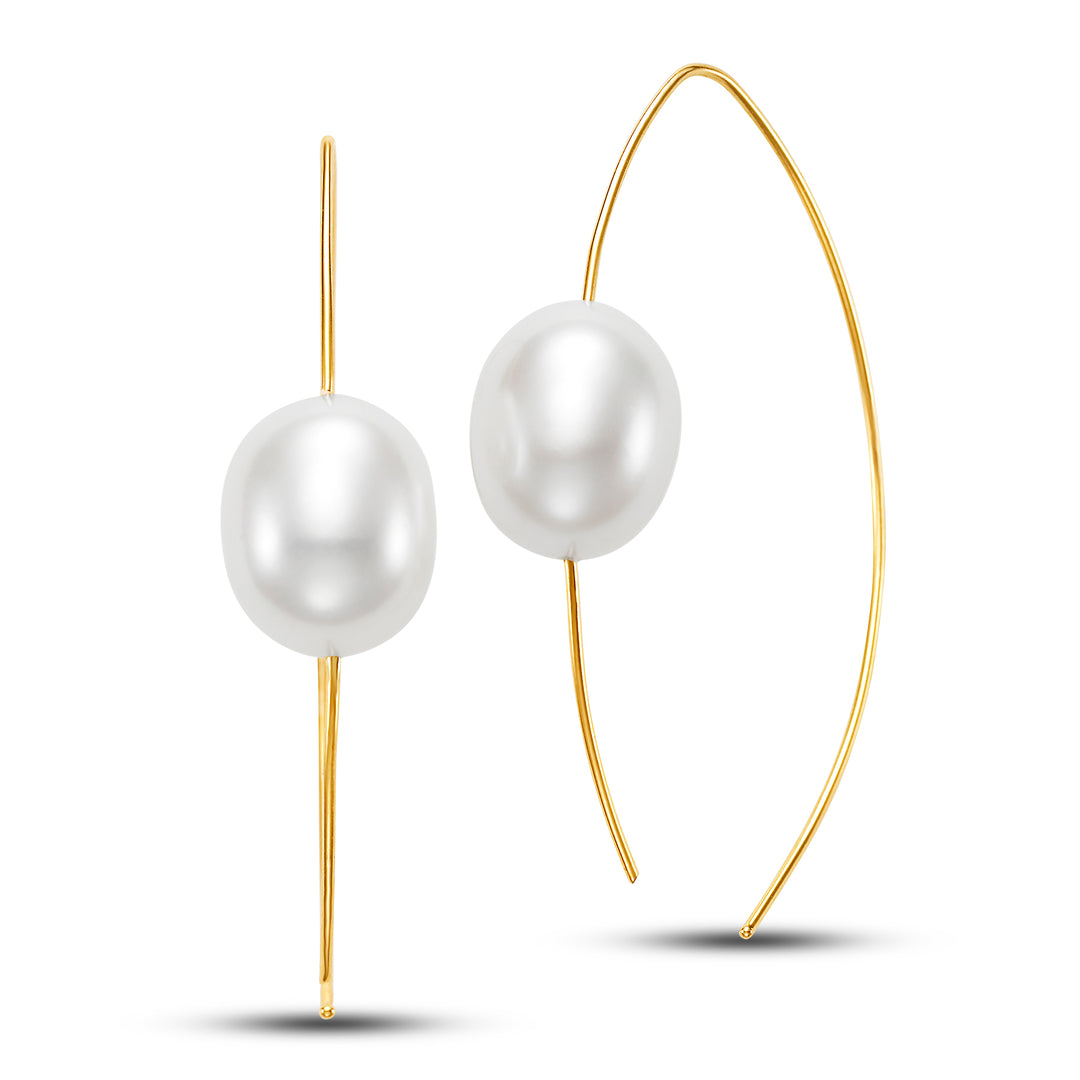 Pair of pearl earrings With a gold thin bar across the pearl
