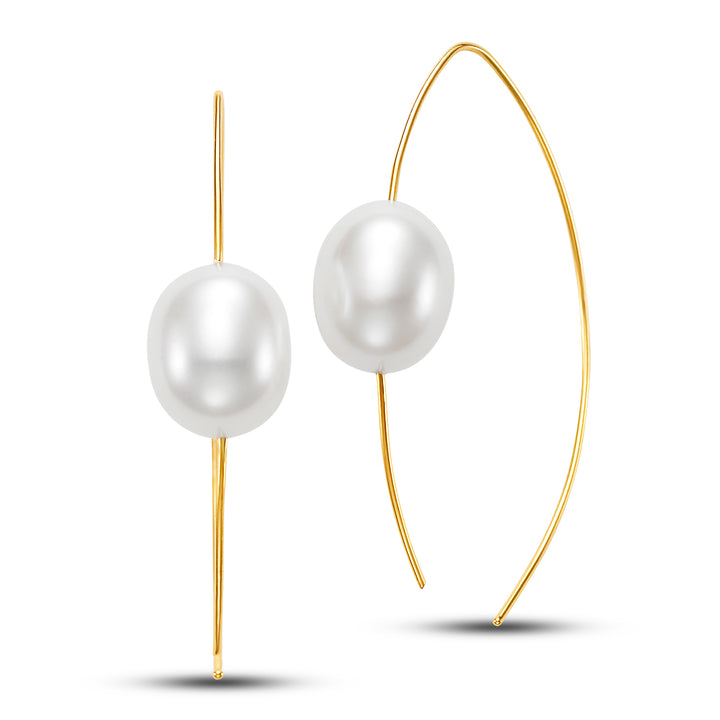 Pair of pearl earrings With a gold thin bar across the pearl