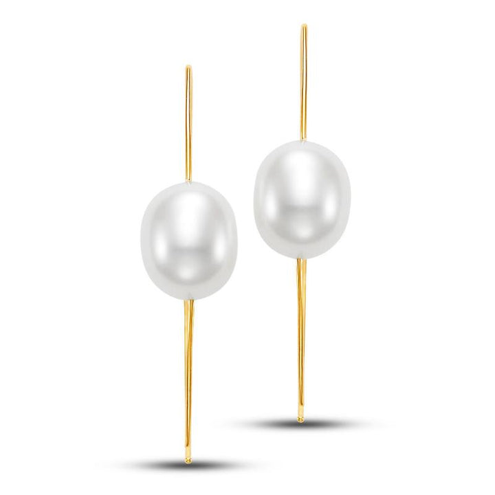 Pair of pearl earrings With a gold thin bar across the pearl