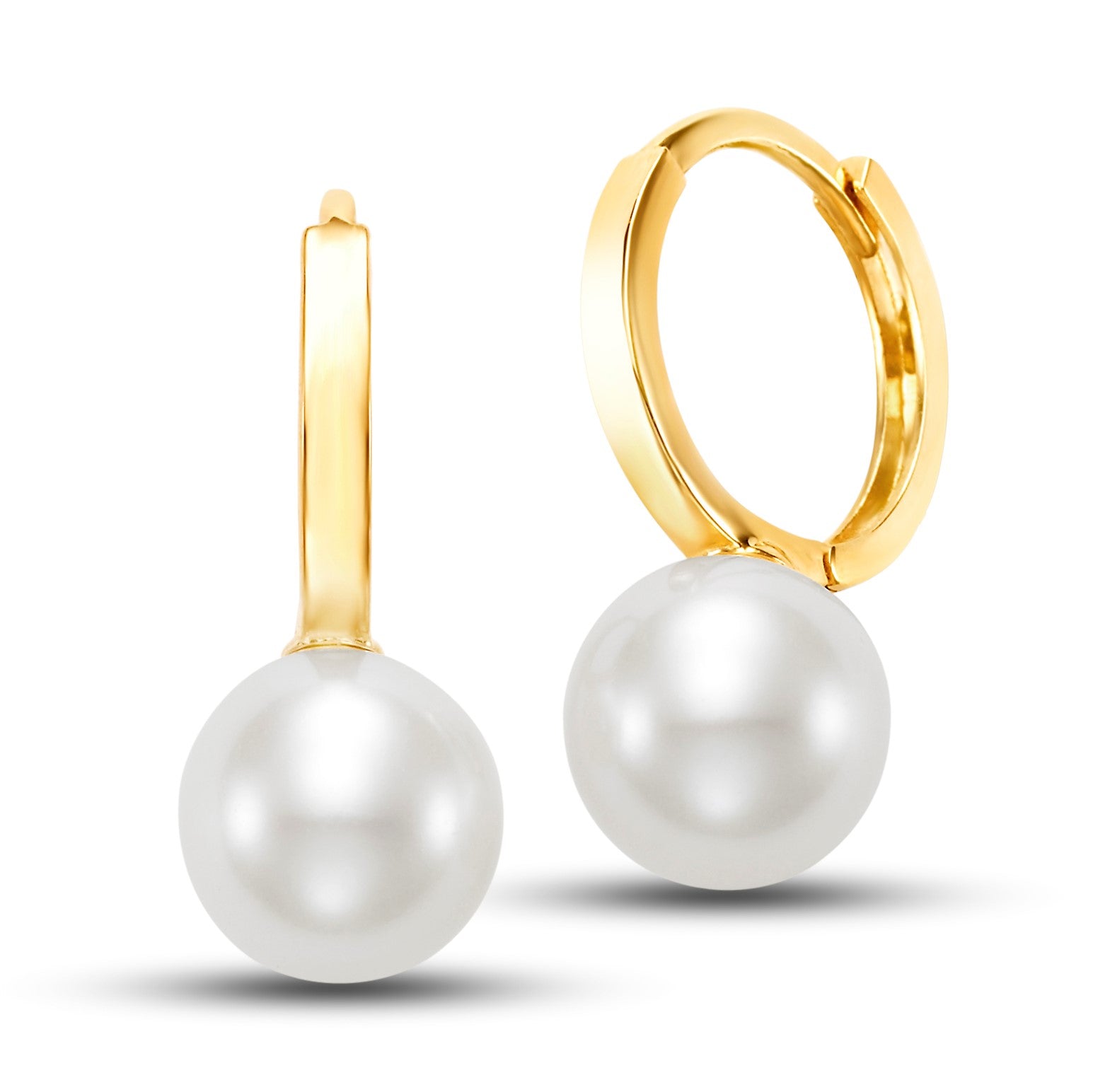 Pair of pearl earrings in a gold hoop