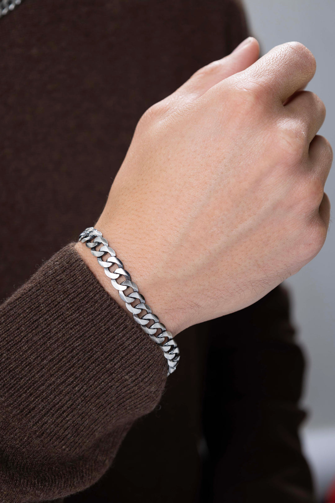 Man wearing Italian Chain Brushed Gunmetal Curb Chain Necklace - 20"