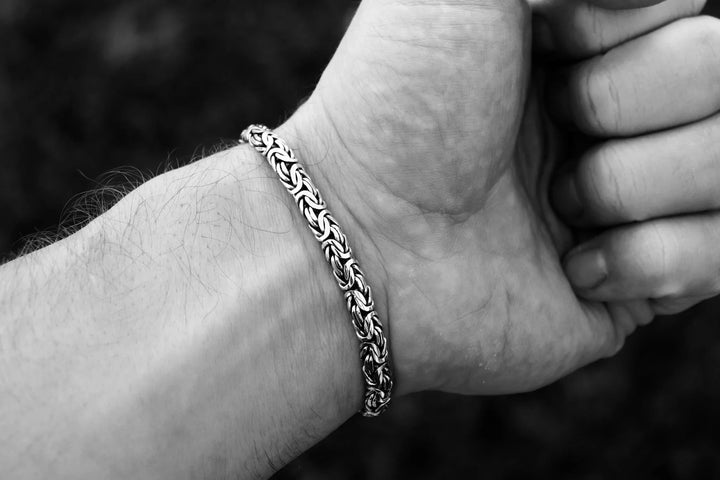 Byzantine silver bracelet | D-shape