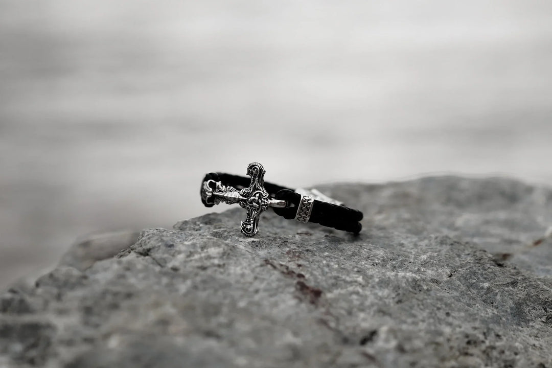 Skull hammer leather bracelet