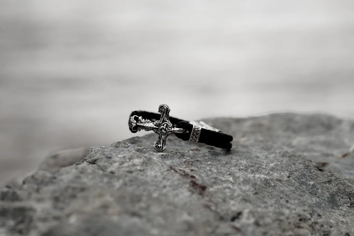 Skull hammer leather bracelet