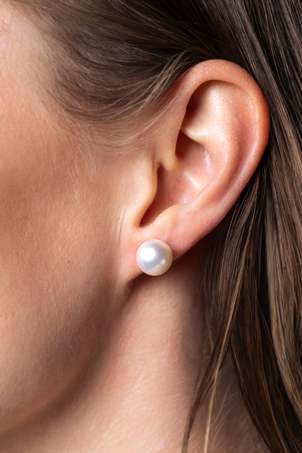 woman wearing 8-5-9mm-freshwater-pearl-earrings-in-14k-white-gold