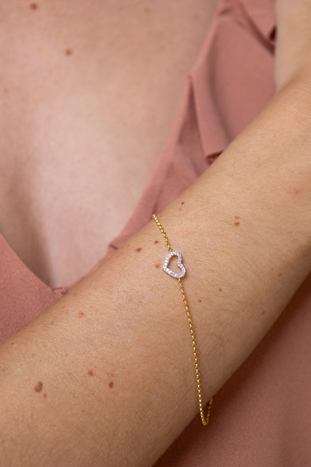 women wearing diamond-yellow-heart-bracelet