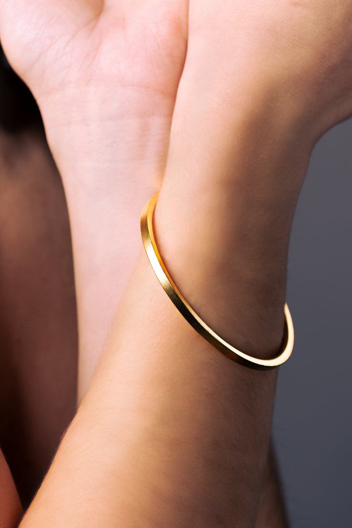 2.3in 24K Gold Minimalist Bangle Bracelet (Matte Polish)